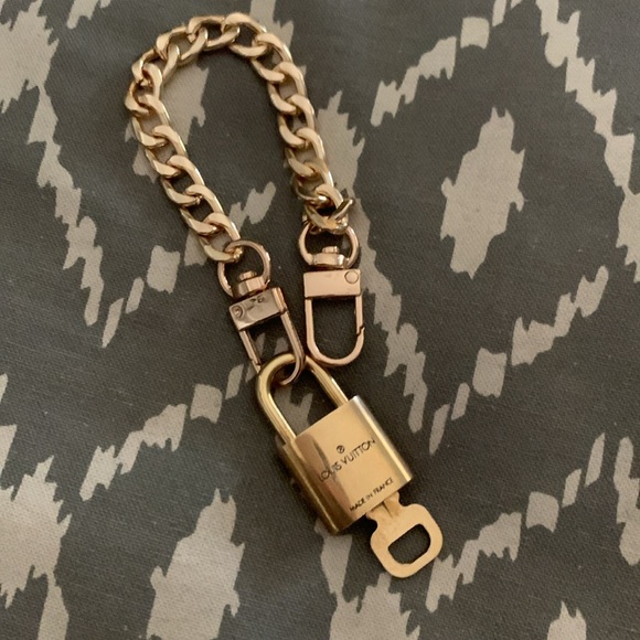 LV authentic Lock and key number (322) - Picture 3 of 7